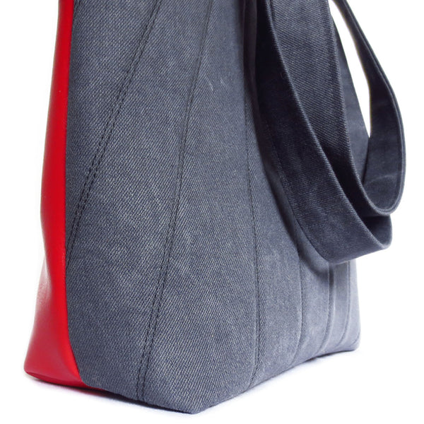 side view of the simone 517 tote from Holland Cox