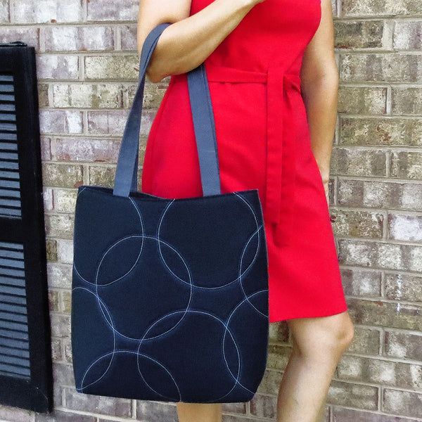 the ellington 517 tote with a model